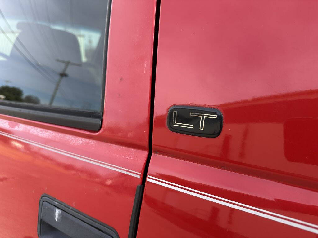 1998 Chevrolet Suburban 19