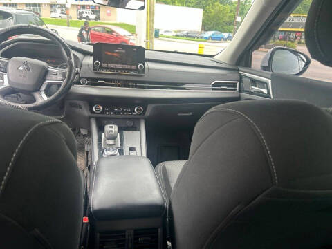 2022 Mitsubishi Outlander ES