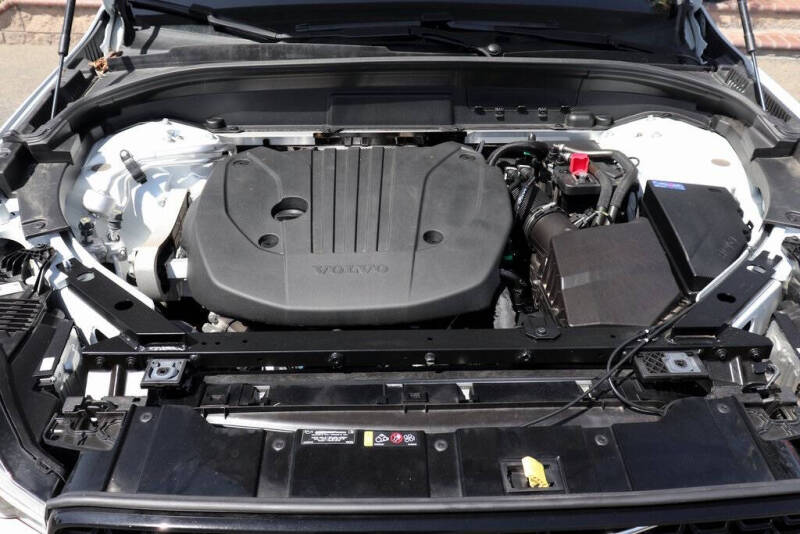 2024 Volvo XC60 B5 Core Dark Theme