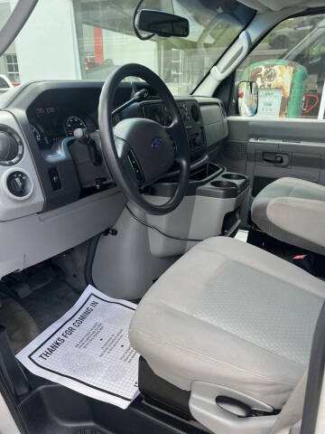 2013 Ford E-Series E-350 SD XLT