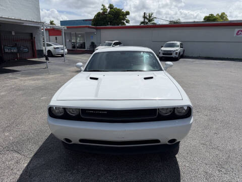 2013 Dodge Challenger SXT Plus