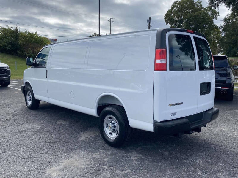 2025 Chevrolet Express 3500