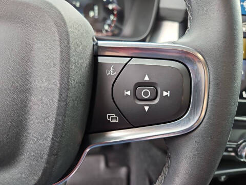 2022 Volvo XC40 T5 Momentum