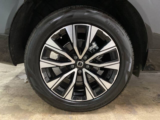 2025 Volvo XC60 B5 Plus Dark Theme