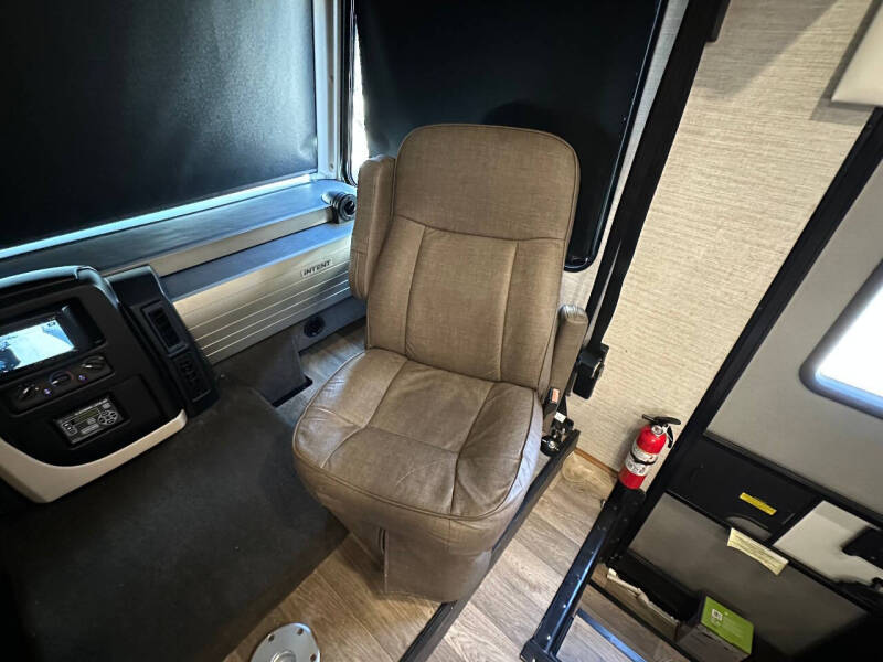 2020 Winnebago Intent 28y