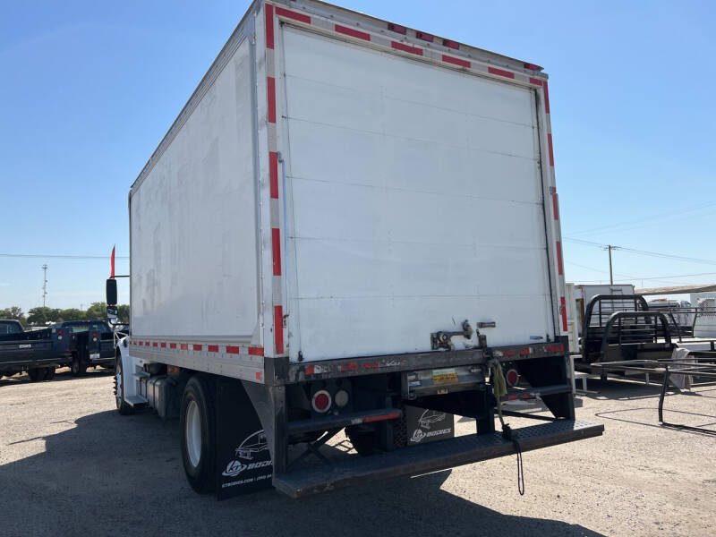 2012 Freightliner M2 106