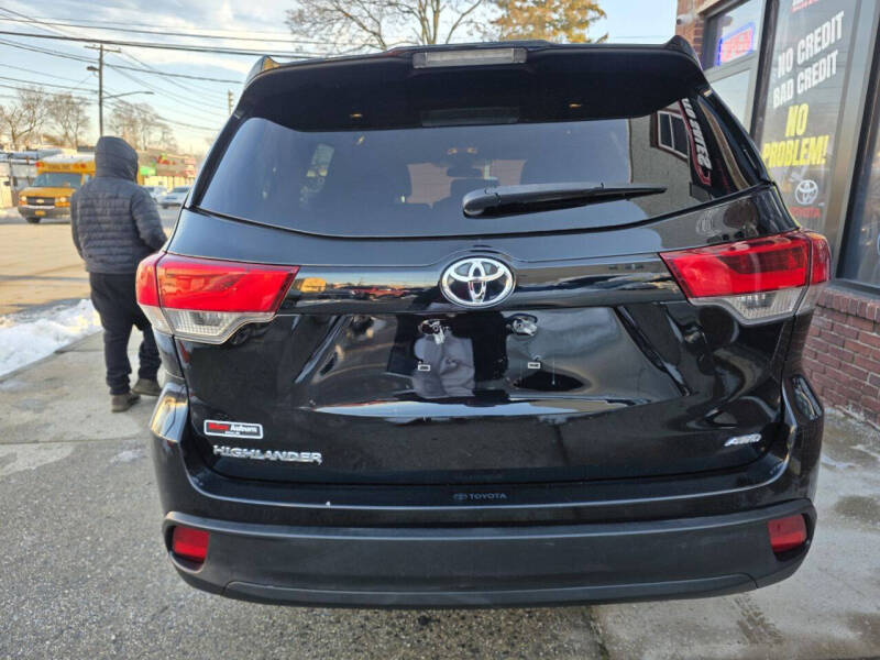 2018 Toyota Highlander LE