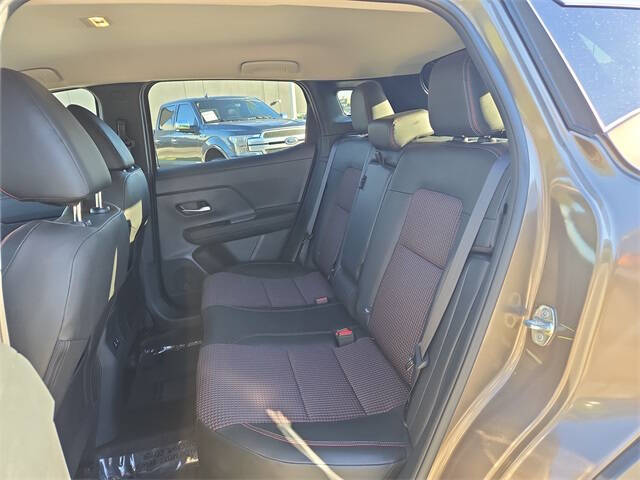 2025 Nissan Kicks SR