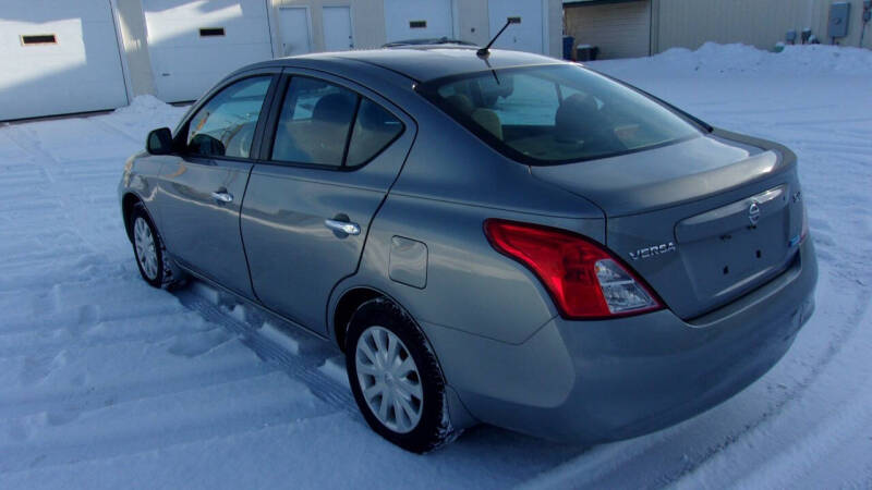 2012 Nissan Versa 1.6 SV