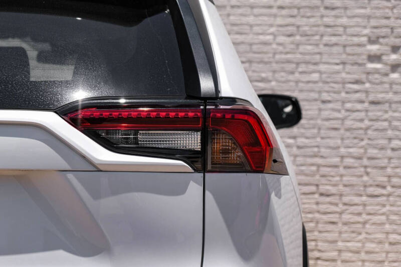 2020 Toyota RAV4 Hybrid LE