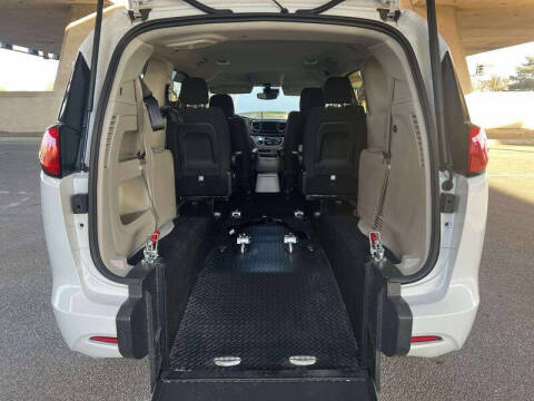 2024 Chrysler Voyager LX