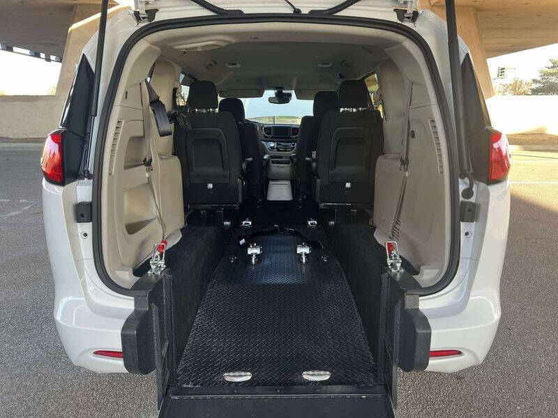 2024 Chrysler Voyager LX