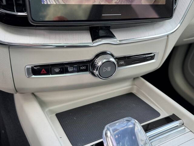 2026 Volvo XC60 T8 Ultra