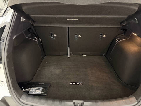 2020 Nissan Kicks SR