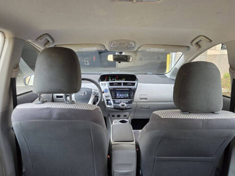 2016 Toyota Prius v Three