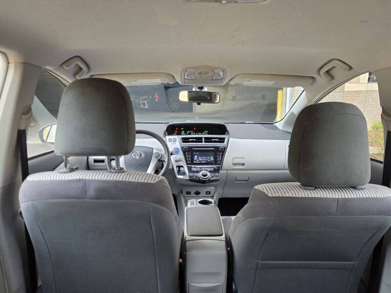 2016 Toyota Prius v Three