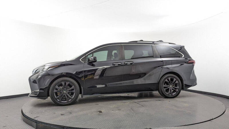 2022 Toyota Sienna XSE 7-Passenger