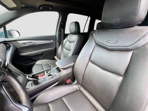 2025 Cadillac XT6 Luxury