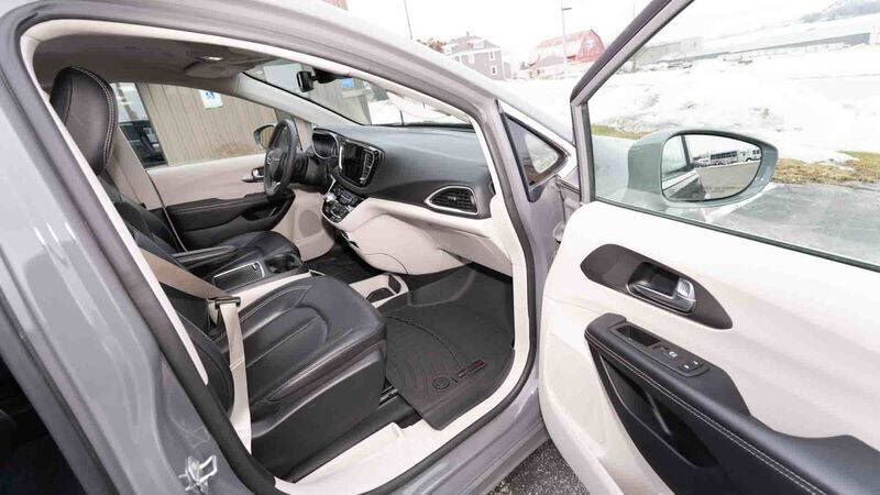 2022 Chrysler Pacifica Touring L