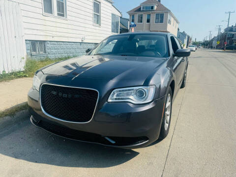 2015 Chrysler 300 for sale at The Bengal Auto Sales LLC in Hamtramck MI