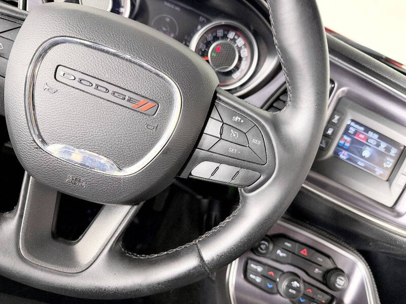 2015 Dodge Challenger SXT