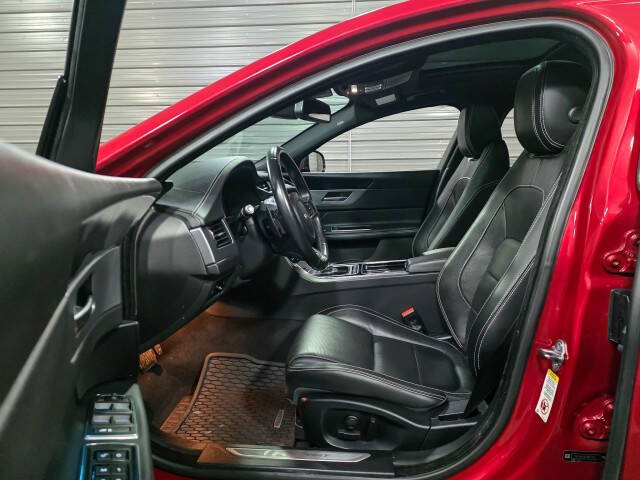 2017 Jaguar XF 35t R-Sport