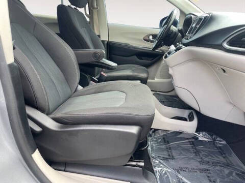 2021 Chrysler Voyager LX