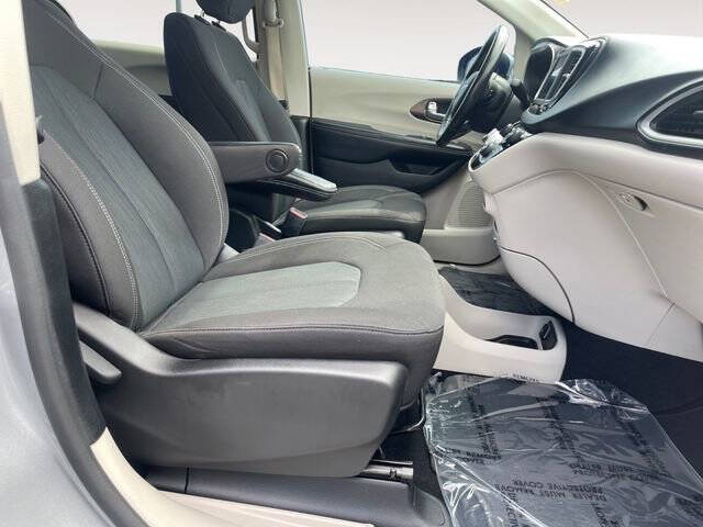 2021 Chrysler Voyager LX