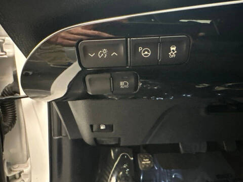 2018 Toyota Prius Three