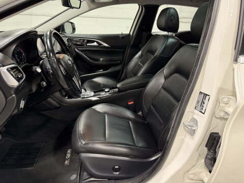 2018 Infiniti QX30 Premium