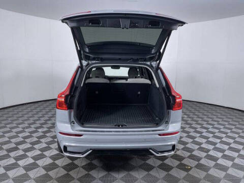 2025 Volvo XC60 B5 Ultra Dark Theme