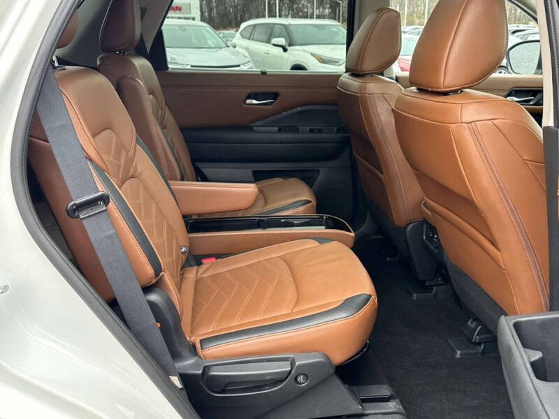 2023 Nissan Pathfinder Platinum