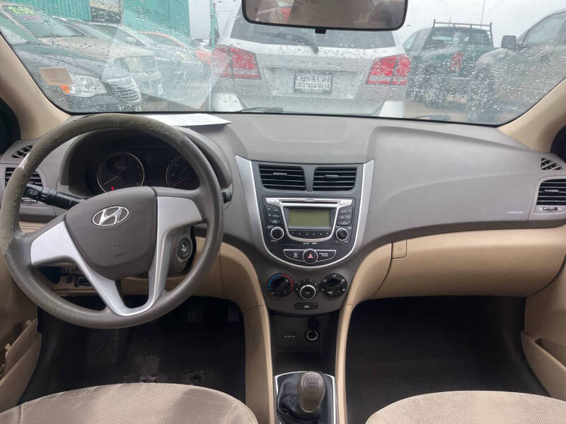 2012 Hyundai Accent GLS