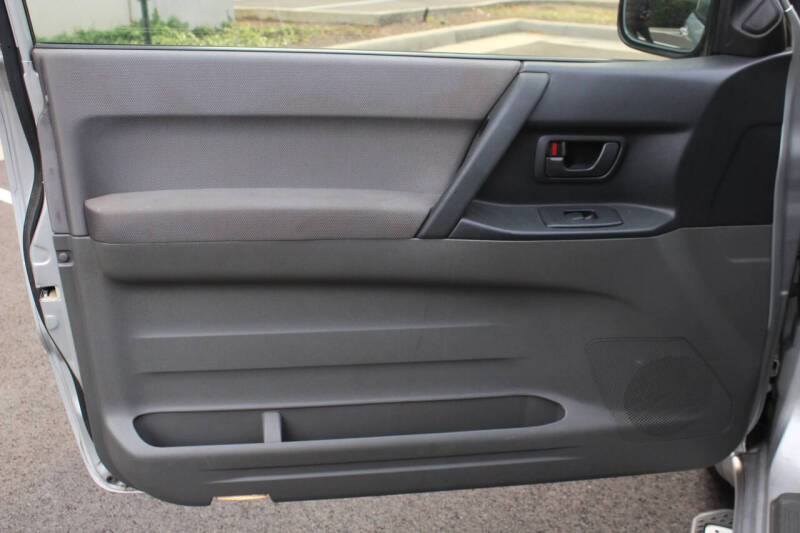 2000 Mitsubishi Pajero