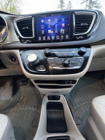 2017 Chrysler Pacifica Touring-L