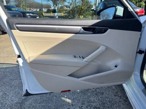 2017 Volkswagen Passat 1.8T R-Line