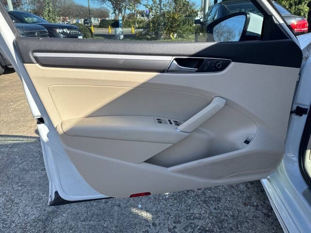 2017 Volkswagen Passat 1.8T R-Line