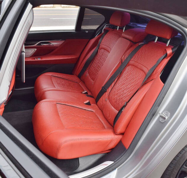 2022 BMW 7 Series M760i xDrive