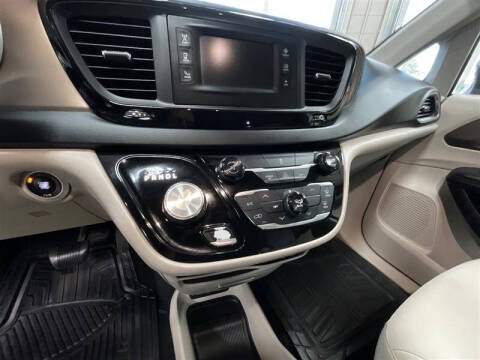 2017 Chrysler Pacifica LX