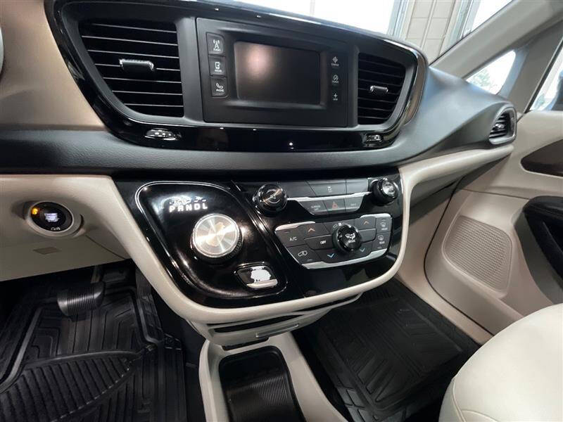 2017 Chrysler Pacifica LX