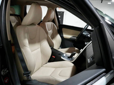 2017 Volvo XC60 T5 Dynamic