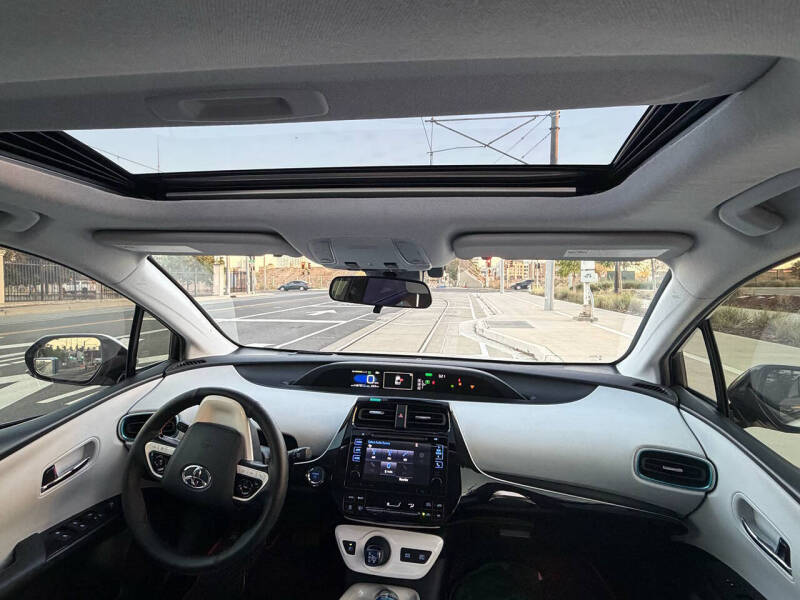 2016 Toyota Prius Three