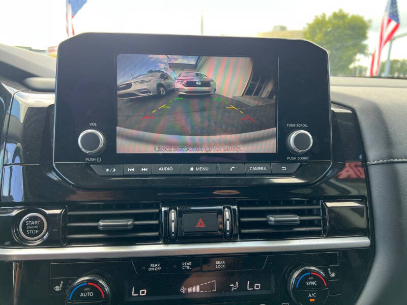 2024 Nissan Pathfinder SV