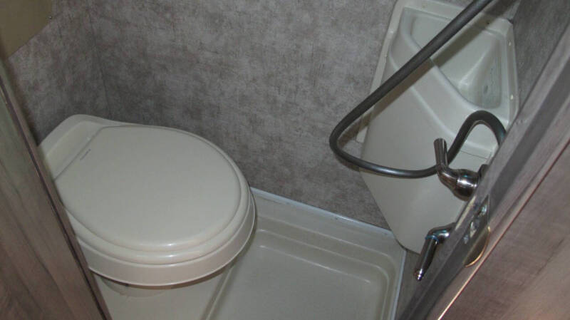 2018 Winnebago 1790 W/Slideout