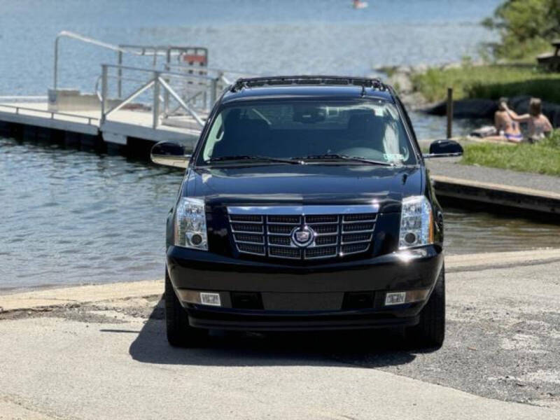 2011 Cadillac Escalade EXT Luxury's photo