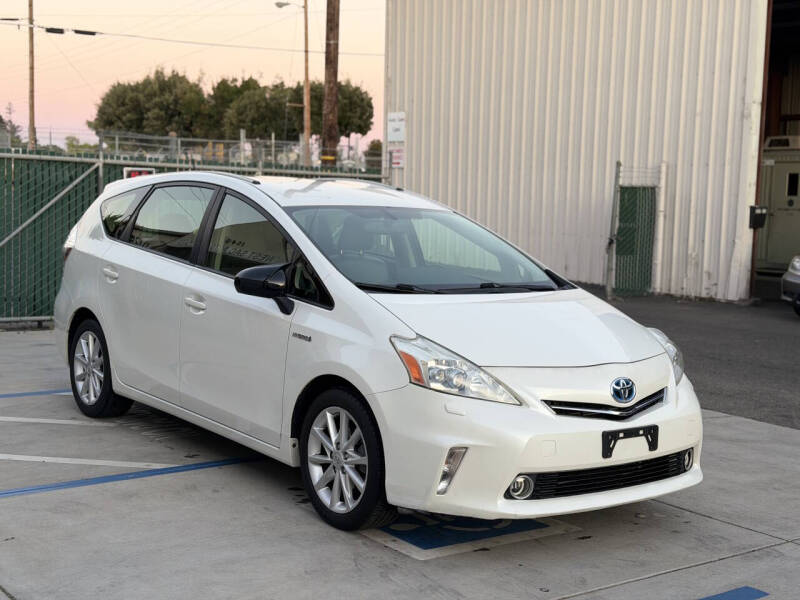 2013 Toyota Prius v Five
