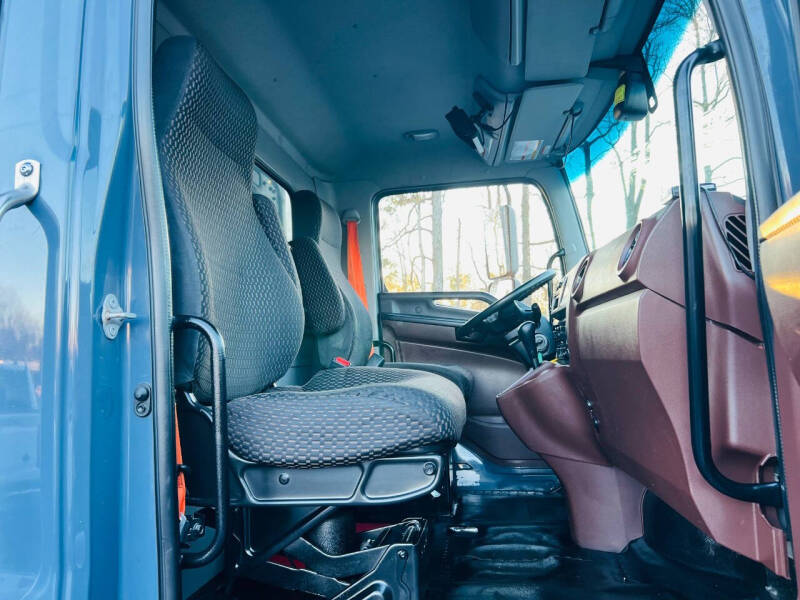 2021 Hino L6