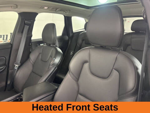 2024 Volvo XC60 B5 Core Dark Theme