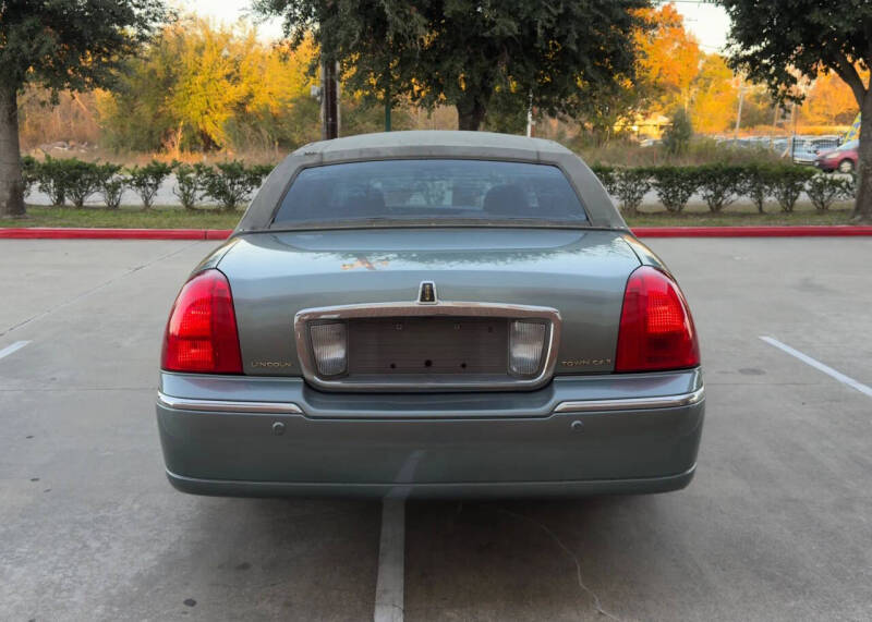 2005 Lincoln Town Car Signature