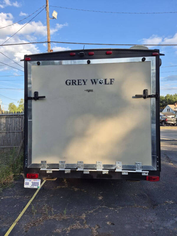 2018 Cherokee Grey Wolf